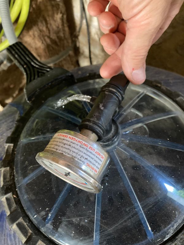 Pool filter bleed valve